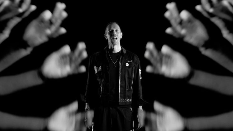 coldplay-feelslikeimfallinginlove-official-video-1