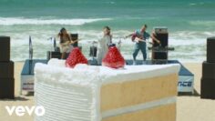 dnce-cake-by-the-ocean