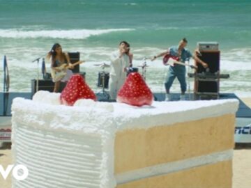 dnce-cake-by-the-ocean