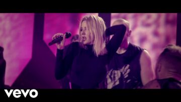 ellie-goulding-something-in-the-way-you-move-official-live-video