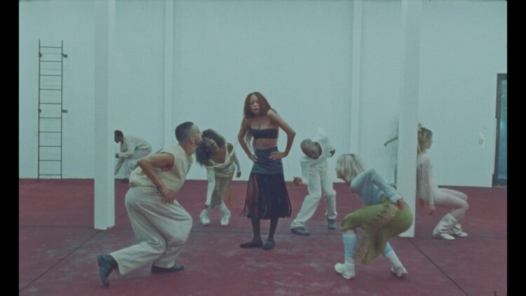 ravyn-lenae-handle-official-music-video