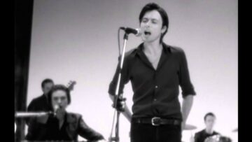 suede-beautiful-ones-official-video