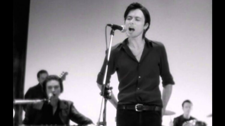 suede-beautiful-ones-official-video