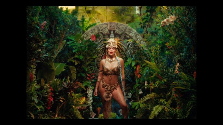 ti-sto-karol-g-don-t-be-shy-official-music-video